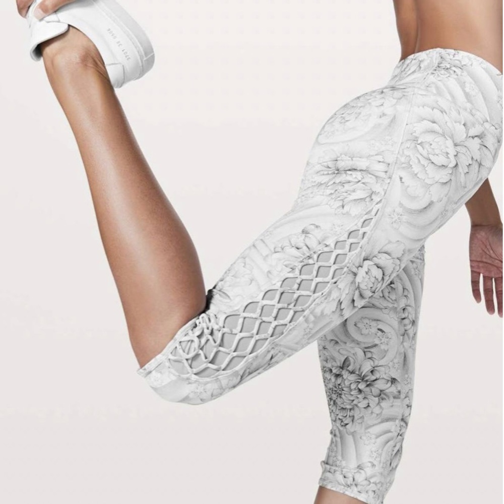 LuluLemon Love Knot Crop 15”